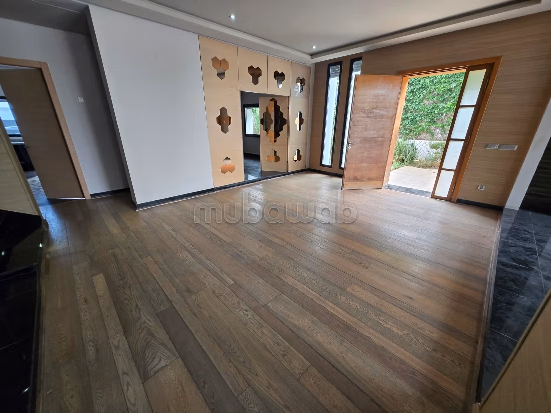 Maison de luxe à vendre à Ville Verte. 5 pièces. Cheminée, piscine