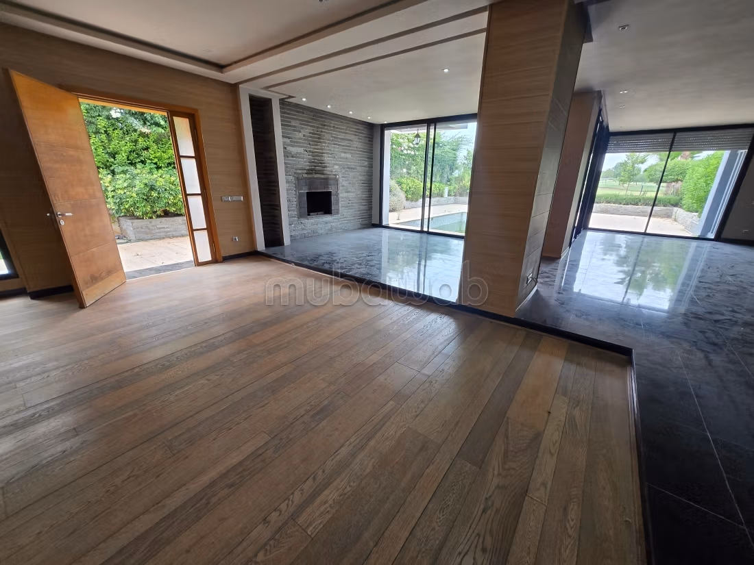 Maison de luxe à vendre à Ville Verte. 5 pièces. Cheminée, piscine