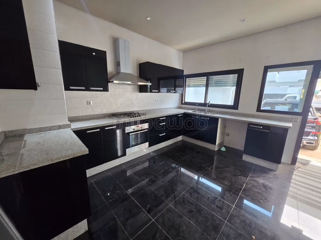 Maison de luxe à vendre à Ville Verte. 5 pièces. Cheminée, piscine