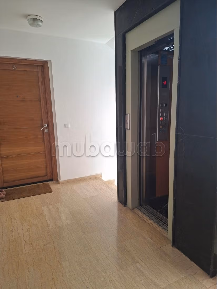 Appartement à l'achat à Medina. 
3 belles chambres. 
Ascenseur