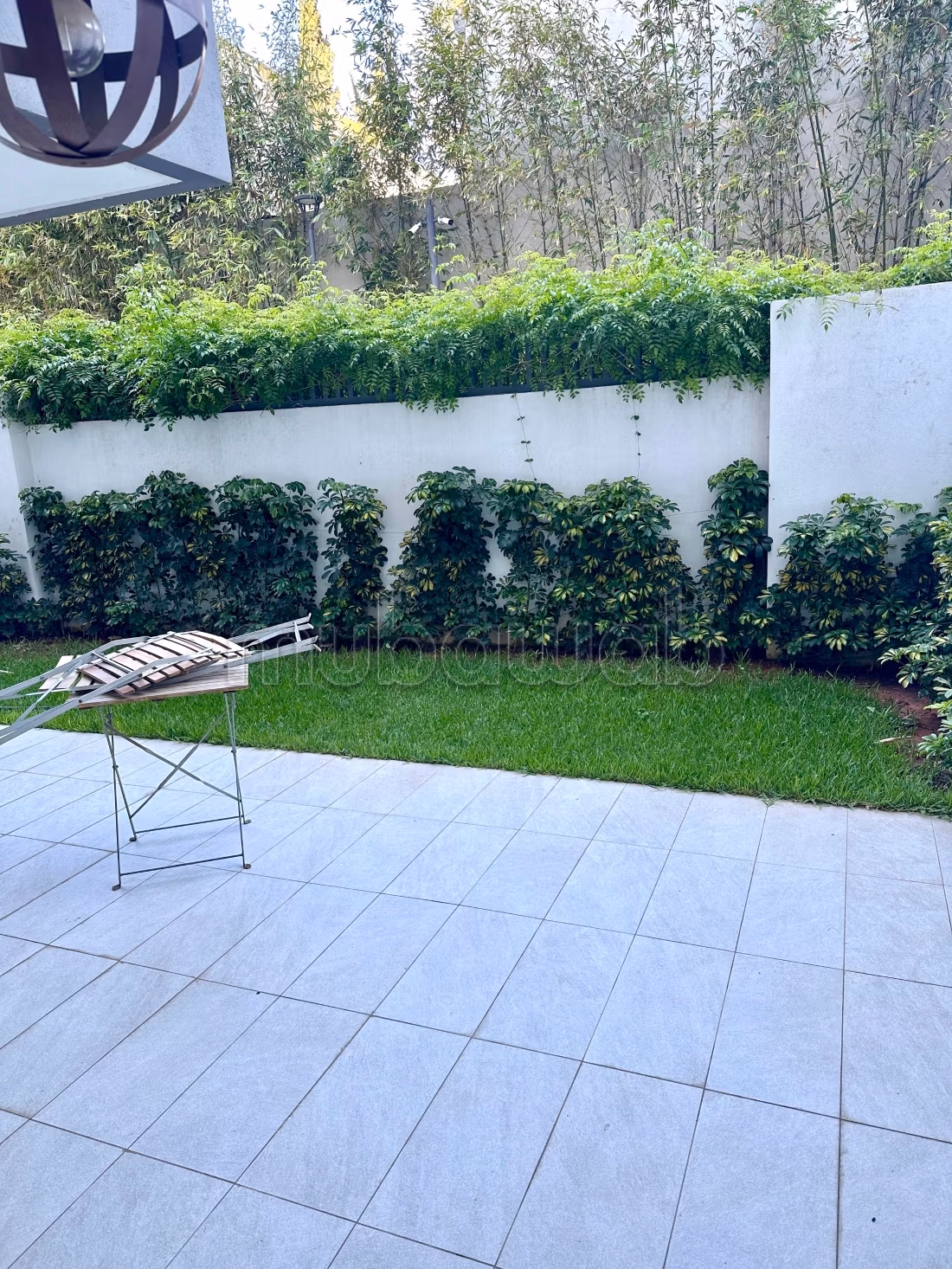 Rez de jardin à louer vide dans une résidence sécurisée avec piscine et salle de sport