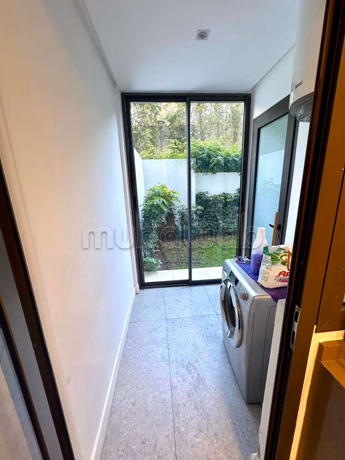 Rez de jardin à louer vide dans une résidence sécurisée avec piscine et salle de sport