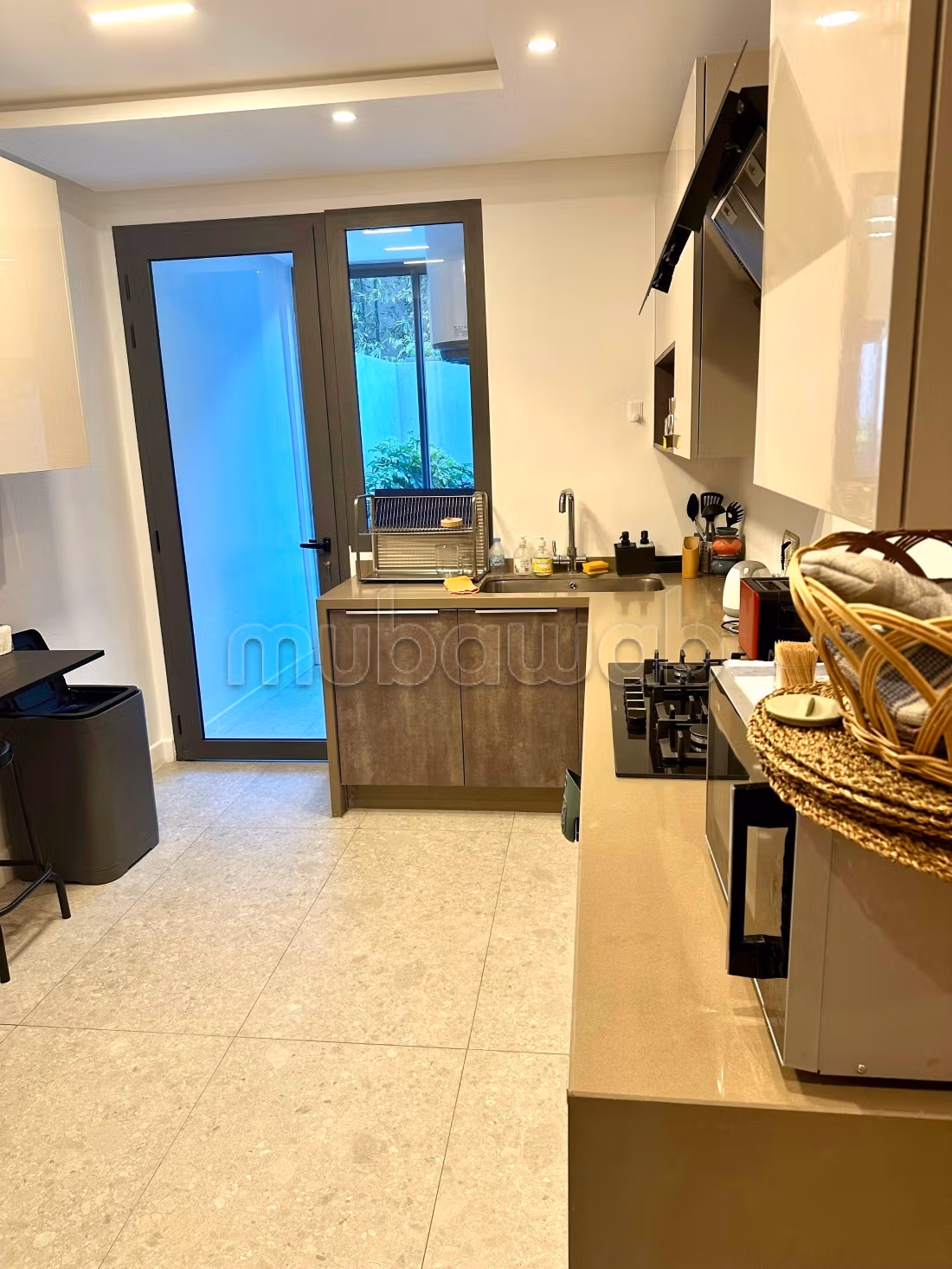 Rez de jardin à louer vide dans une résidence sécurisée avec piscine et salle de sport