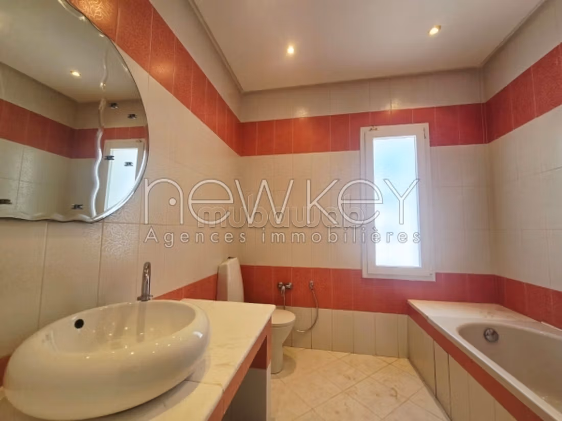 A villa S4 with pool in Gammarth