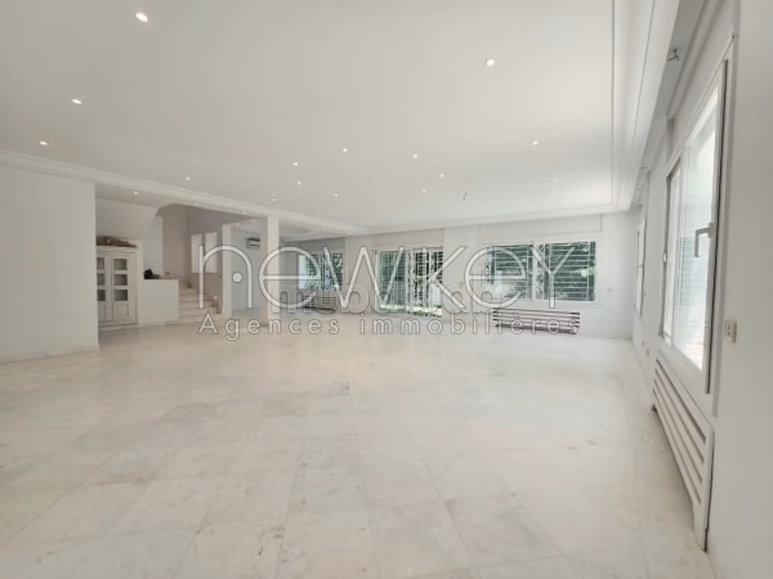 A villa S4 with pool in Gammarth