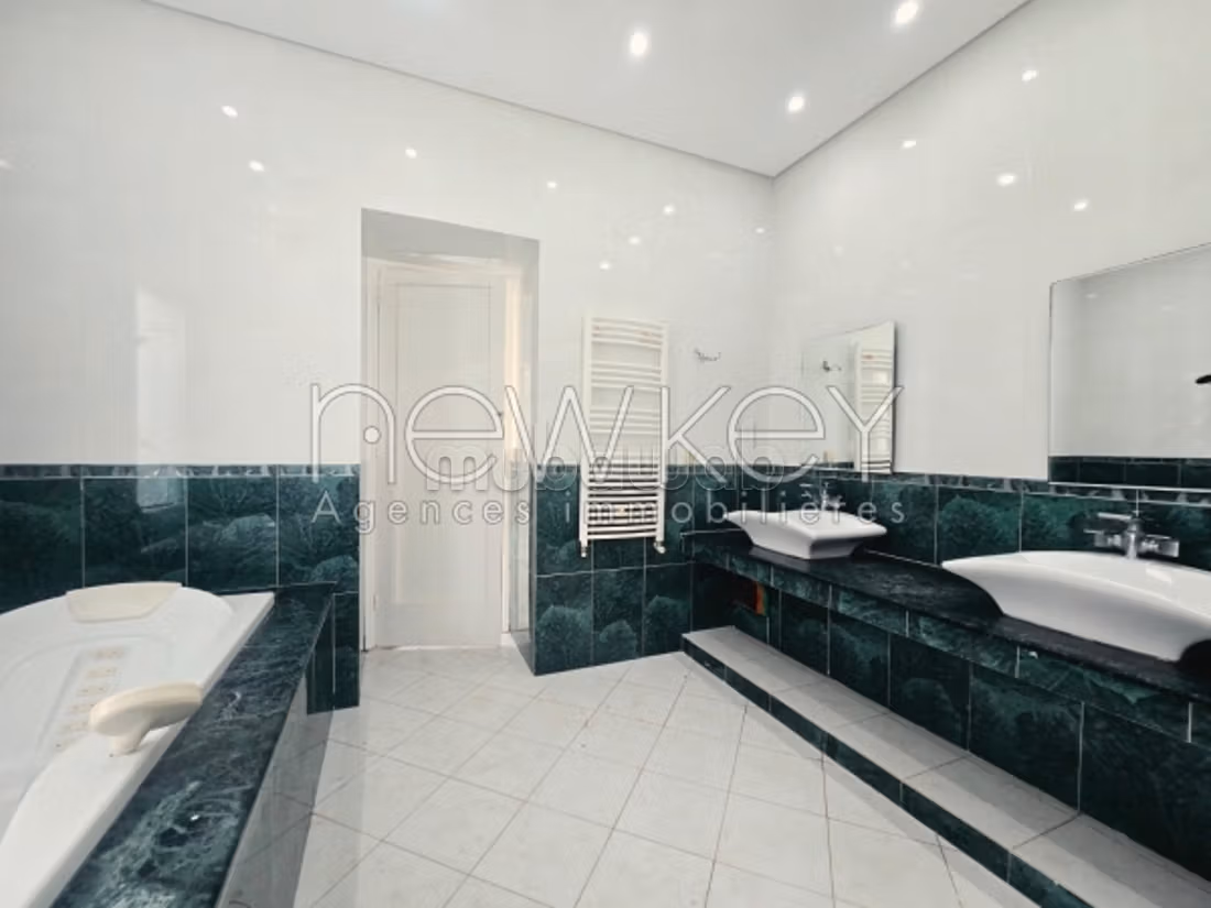 A villa S4 with pool in Gammarth