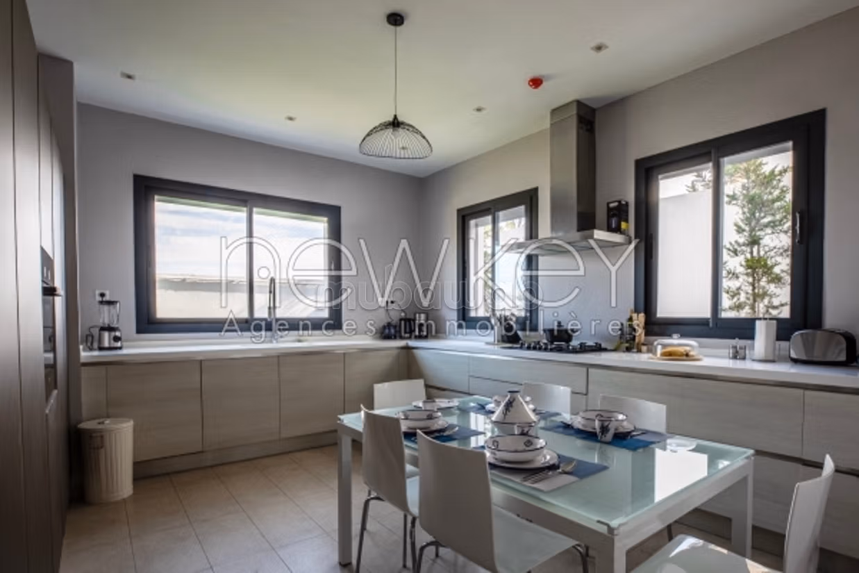 Magnifica villa a Gammarth con piscina e vista