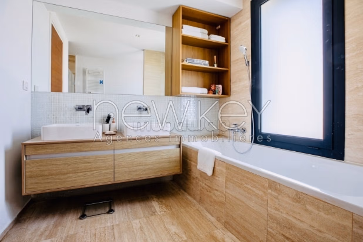 Magnifica villa a Gammarth con piscina e vista