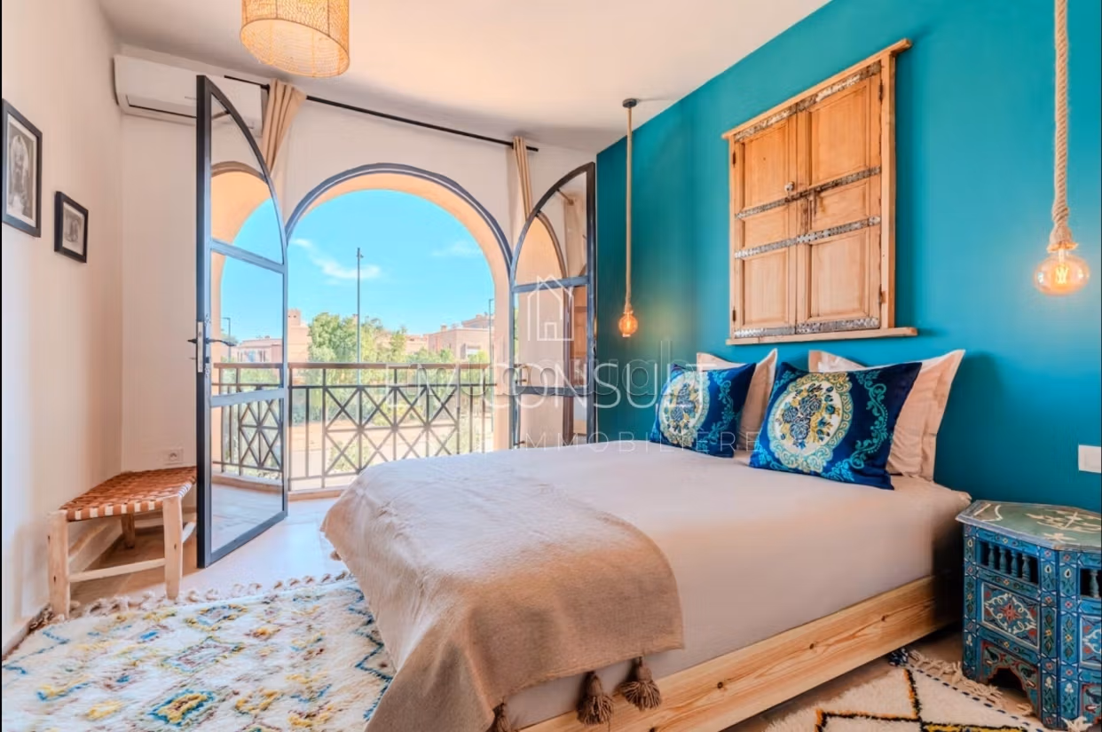 Villa de haut standing à vendre à Ennakhil Palmeraie. 5 belles chambres. Meublé