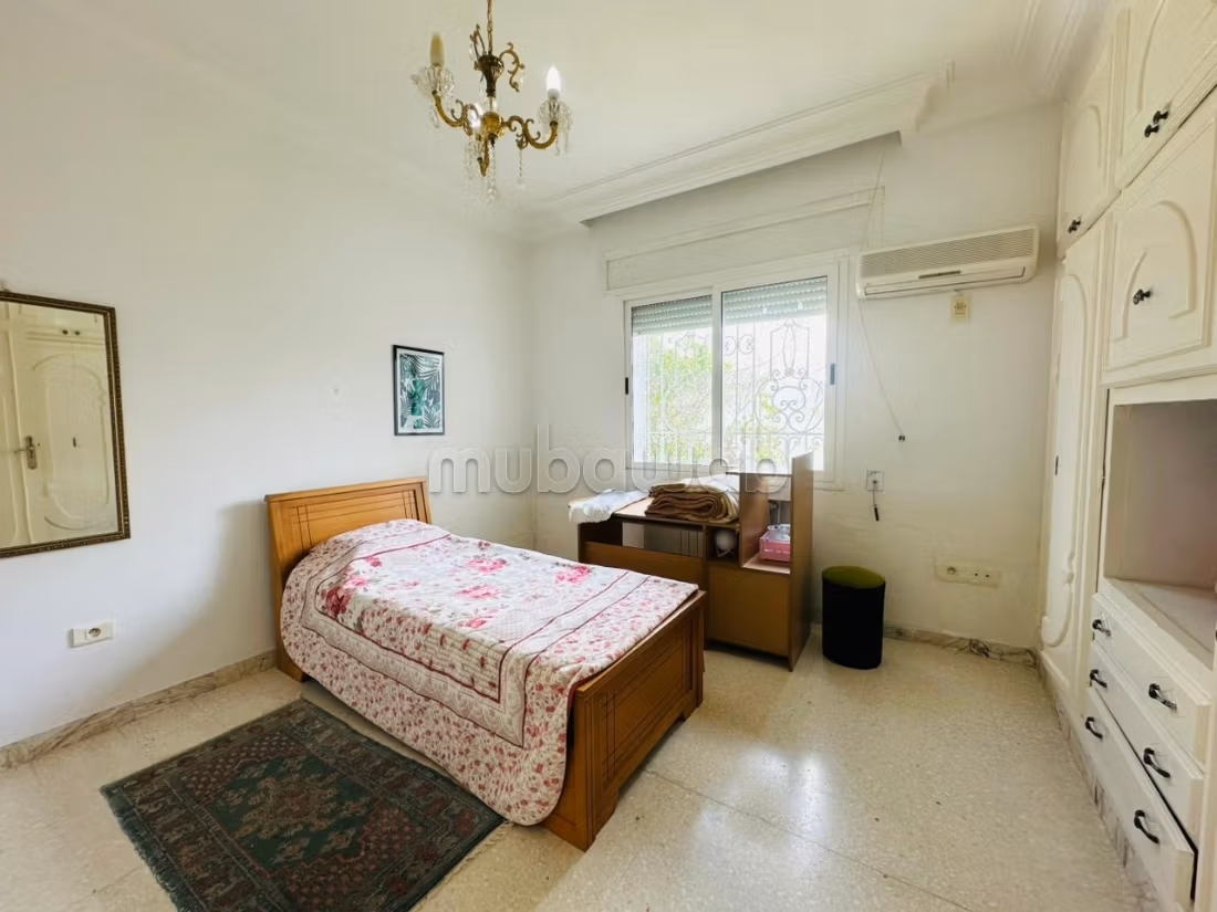 A vendre une villa en S6 à la Petite Ariana