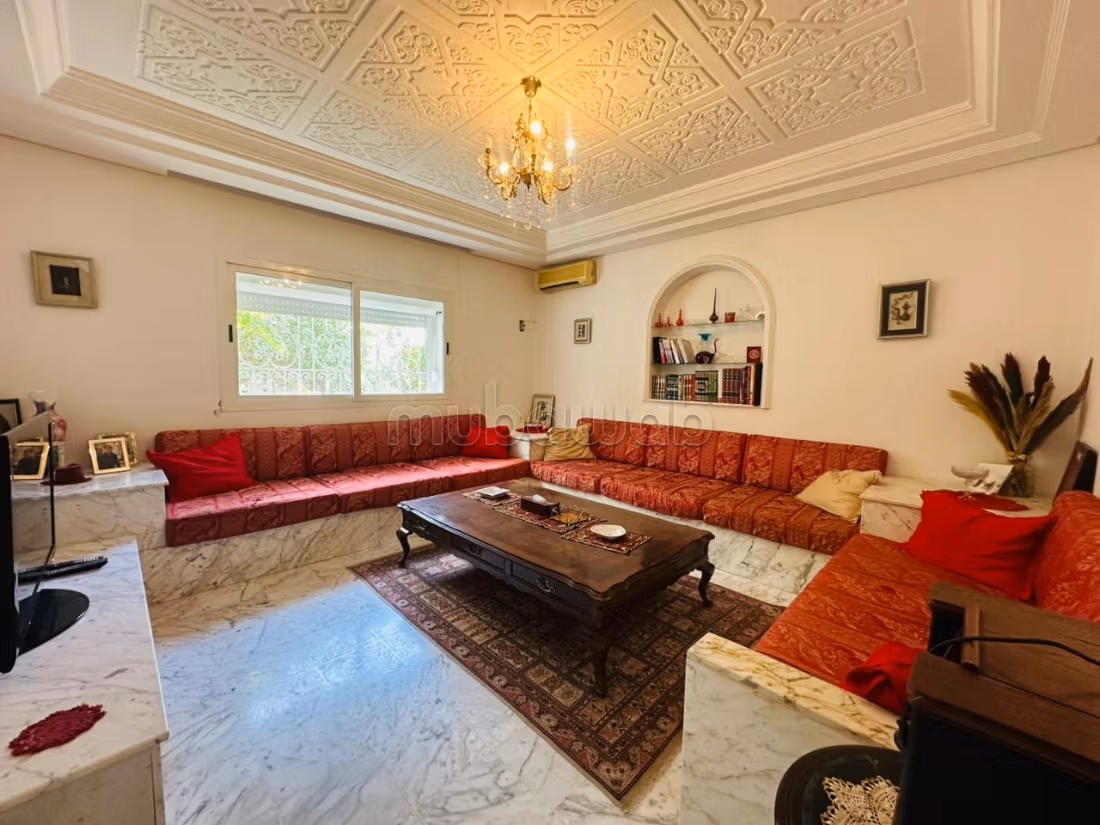 A vendre une villa en S6 à la Petite Ariana