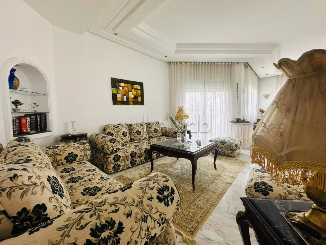 A vendre une villa en S6 à la Petite Ariana