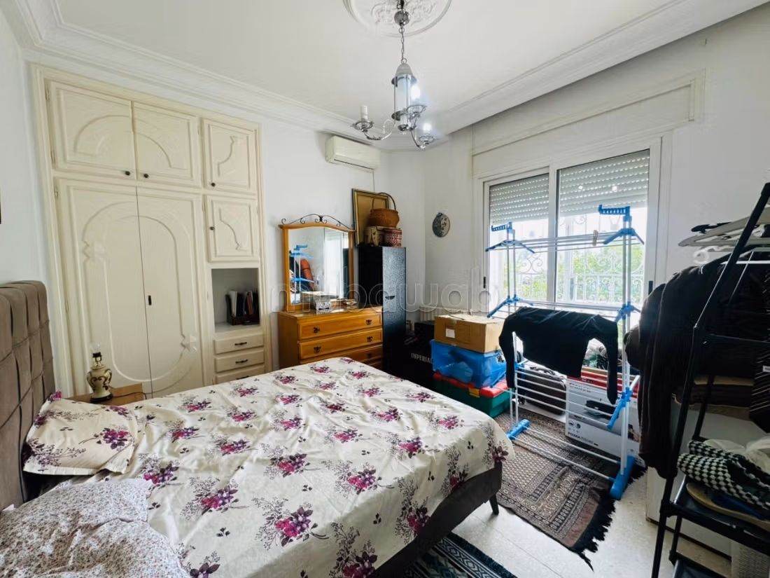 A vendre une villa en S6 à la Petite Ariana