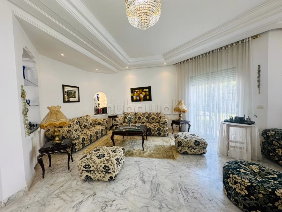 A vendre une villa en S6 à la Petite Ariana