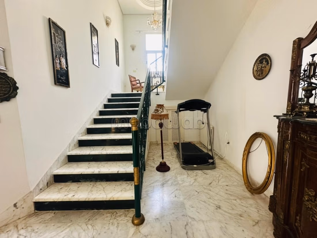 A vendre une villa en S6 à la Petite Ariana