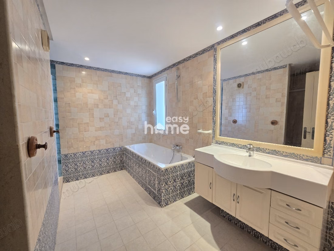 Appartamento arredato di 143m² con vista mare e canale