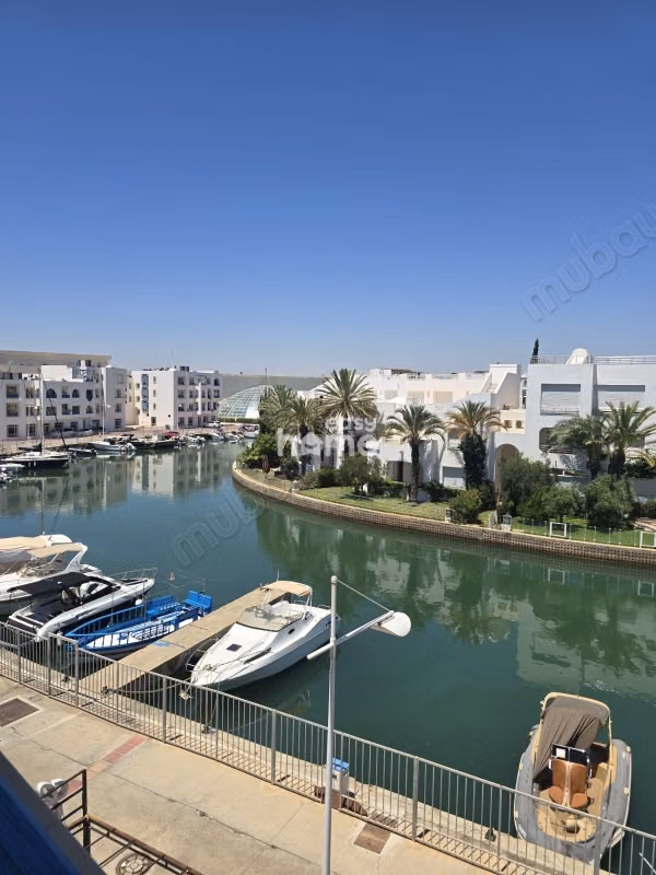 Appartamento arredato di 143m² con vista mare e canale