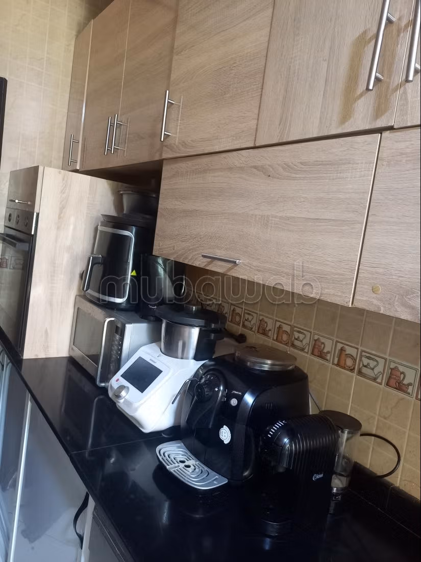 Vend appartement à Sala el Jadida. Surface de 85 m². Salon traditionnel marocain, résidence sécurisée