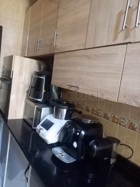 Vendesi appartamento a Sala el Jadida. Superficie di 85 m². Soggiorno tradizionale marocchino, residenza sicura