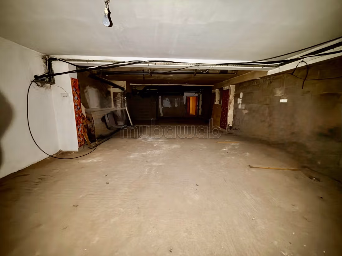 Local commercial à l'achat à Allal El Fassi. Surface 50 m² sol et 150 m² cave. Porte blindée, sécurité