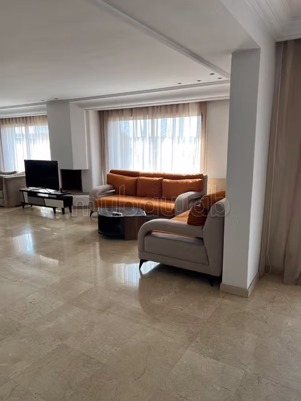Posizione di un appartamento a Riad. Superficie totale 400 m². Soggiorno marocchino tradizionale