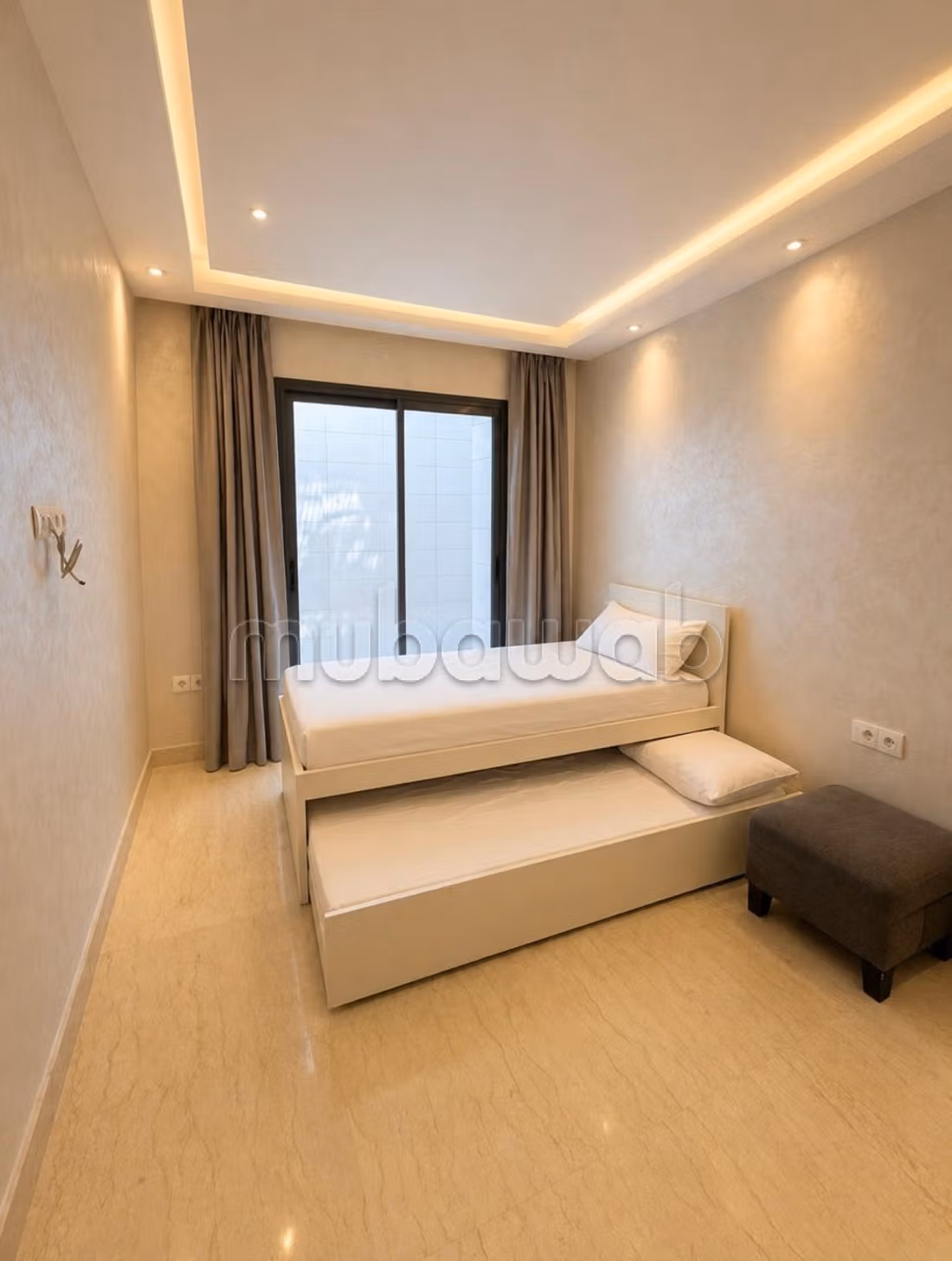 Location villa de luxe à Route de l'Ourika.
Superficie 450 m².
Meublé