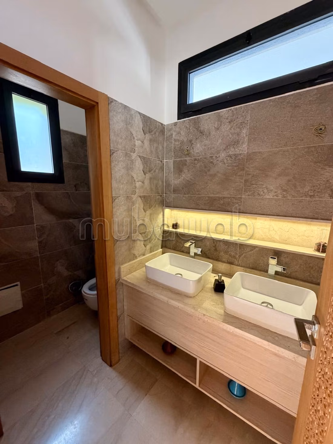 Location villa de luxe à Route de l'Ourika.
Superficie 450 m².
Meublé