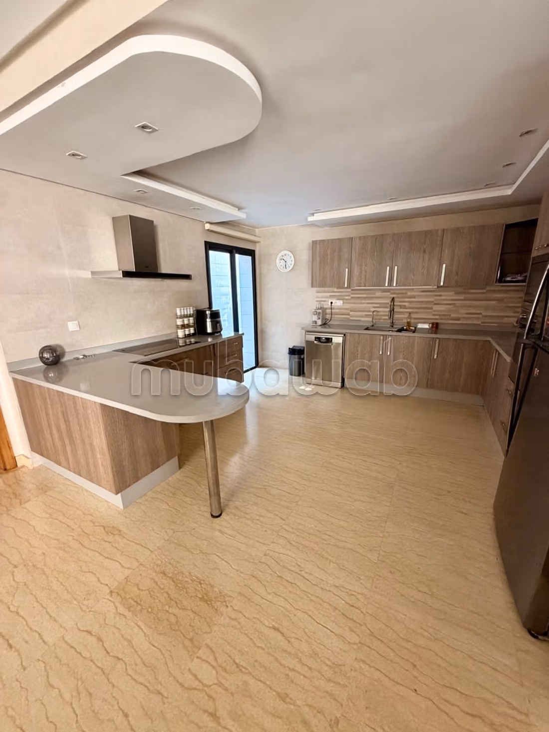 Location villa de luxe à Route de l'Ourika.
Superficie 450 m².
Meublé