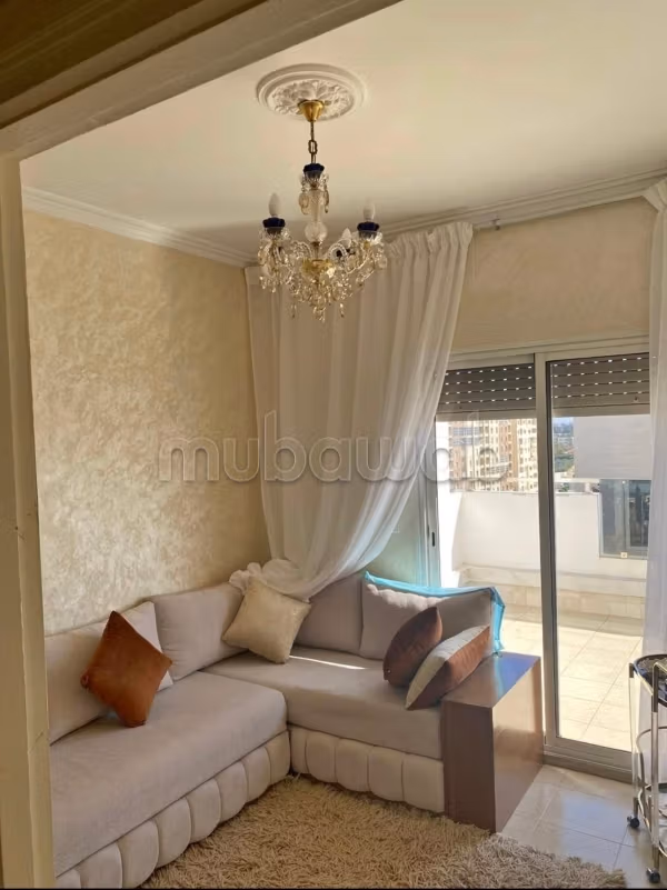 Superbe appartement à vendre à Hamria.
Surface de 93 m².
Porte blindée, salon marocain traditionnel