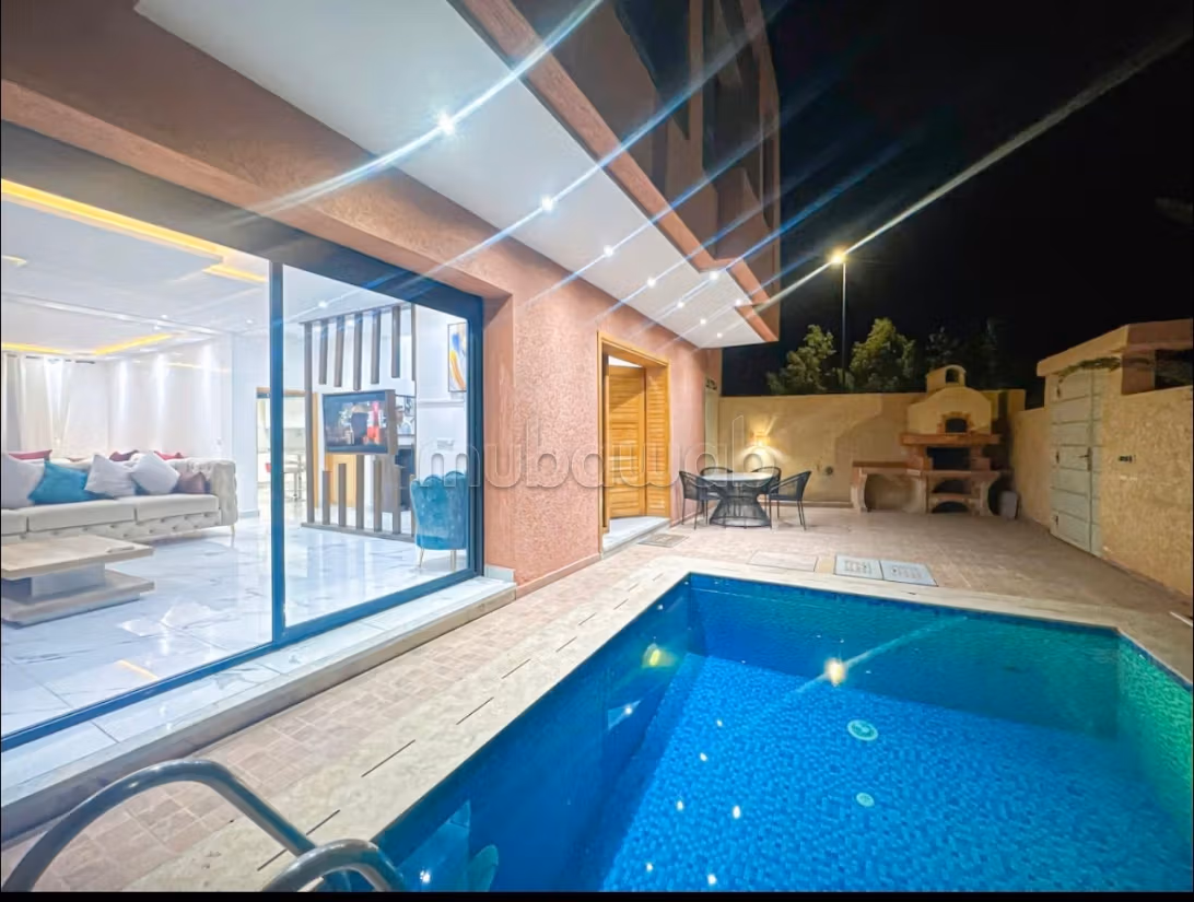 Vente villa de luxe à Route de Ouarzazate. 
12 pièces confortables. 
Bien meublé