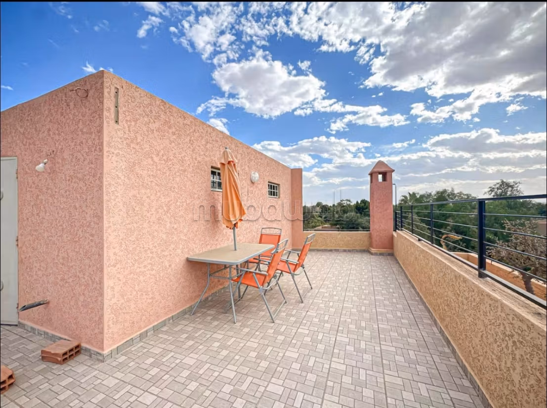 Vente villa de luxe à Route de Ouarzazate. 
12 pièces confortables. 
Bien meublé