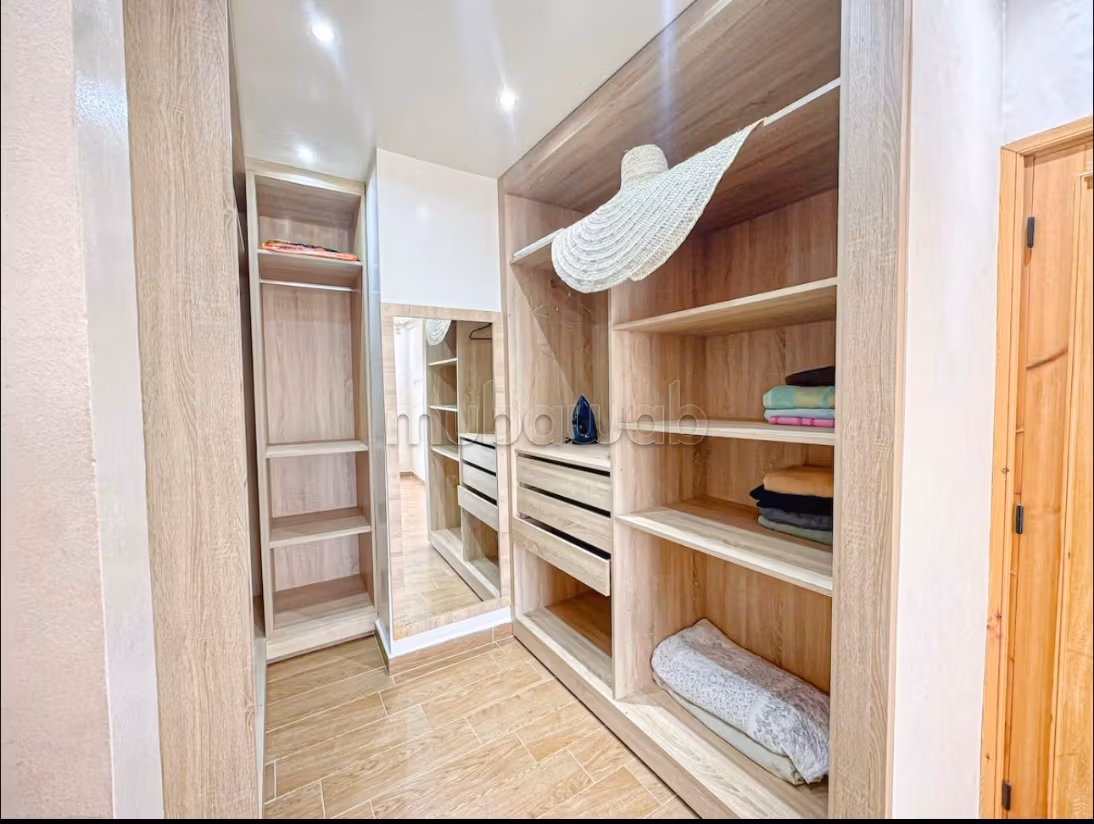 Vente villa de luxe à Route de Ouarzazate. 
12 pièces confortables. 
Bien meublé