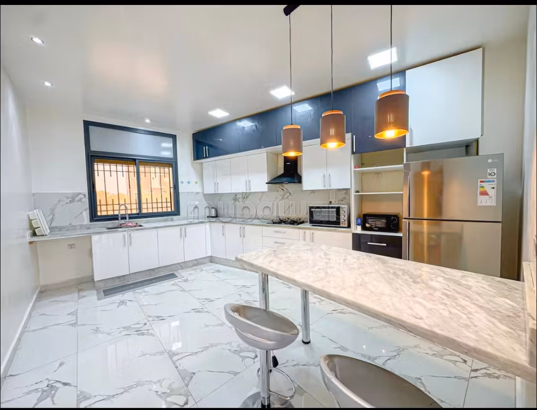 Vente villa de luxe à Route de Ouarzazate. 
12 pièces confortables. 
Bien meublé