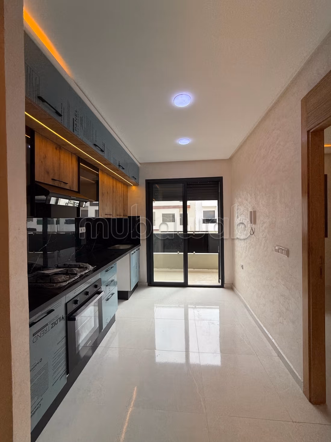 Venta de apartamento en Sidi Rahal Beach. Superficie 63 m². Puerta resistente, salón marroquí tradicional.