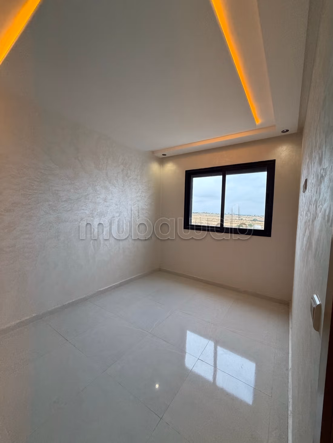 Venta de apartamento en Sidi Rahal Beach. Superficie 63 m². Puerta resistente, salón marroquí tradicional.