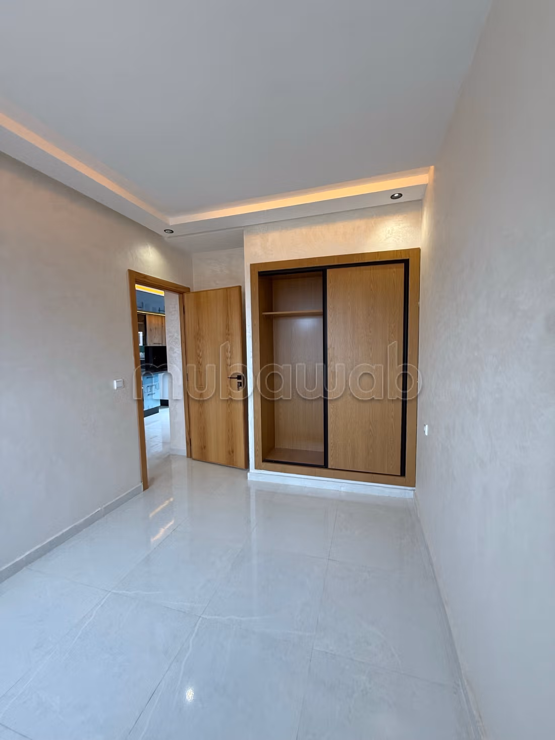 Venta de apartamento en Sidi Rahal Beach. Superficie 63 m². Puerta resistente, salón marroquí tradicional.