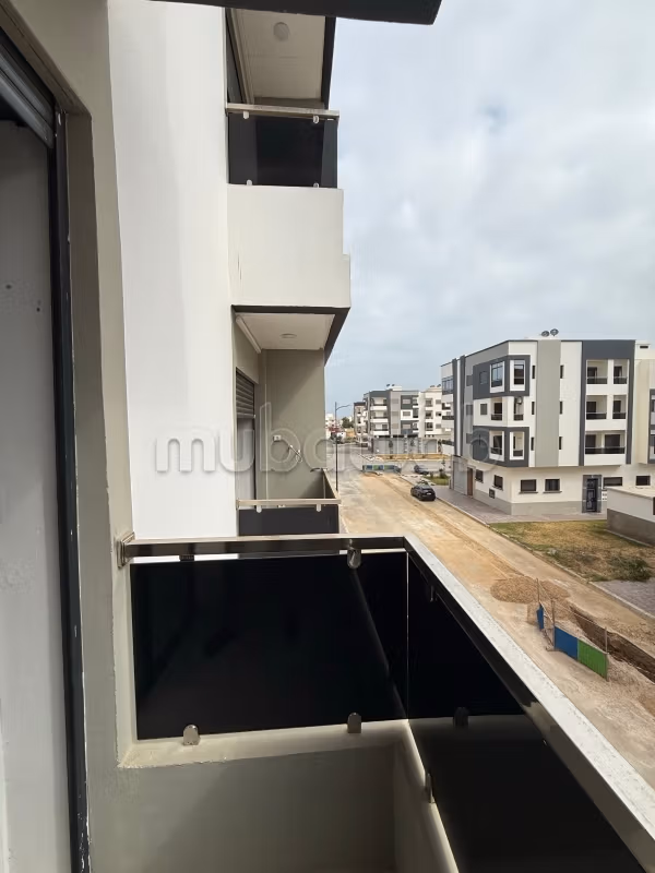 Verkoop van een appartement in Sidi Rahal Strand. 2 geweldige kamers. Sterke deur, traditionele Marokkaanse lounge