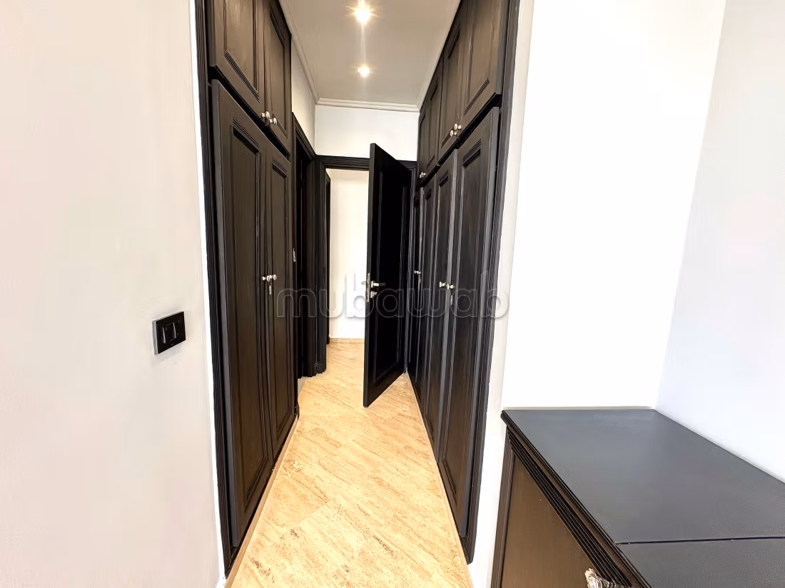 Appartement 3 chambres avec terrasse à 2 pas de Molière,
des commerces et du tramway — 2