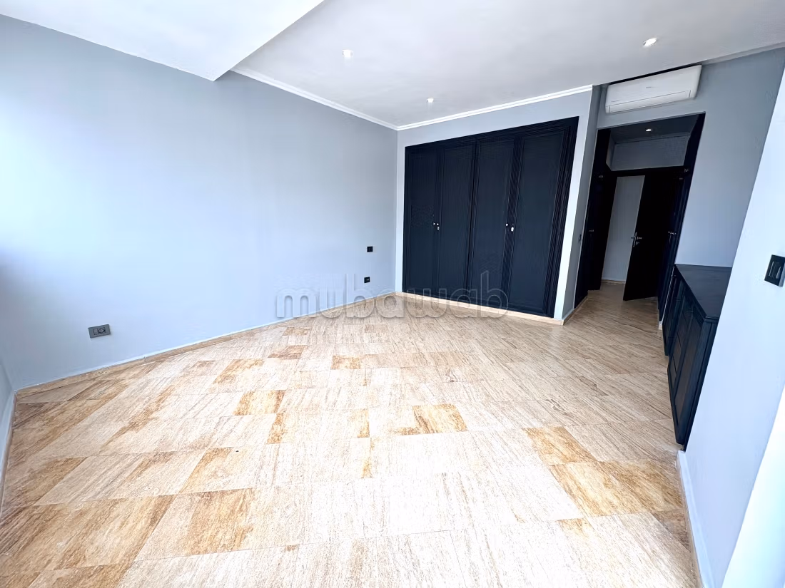 Appartement 3 chambres avec terrasse à 2 pas de Molière,
des commerces et du tramway — 4