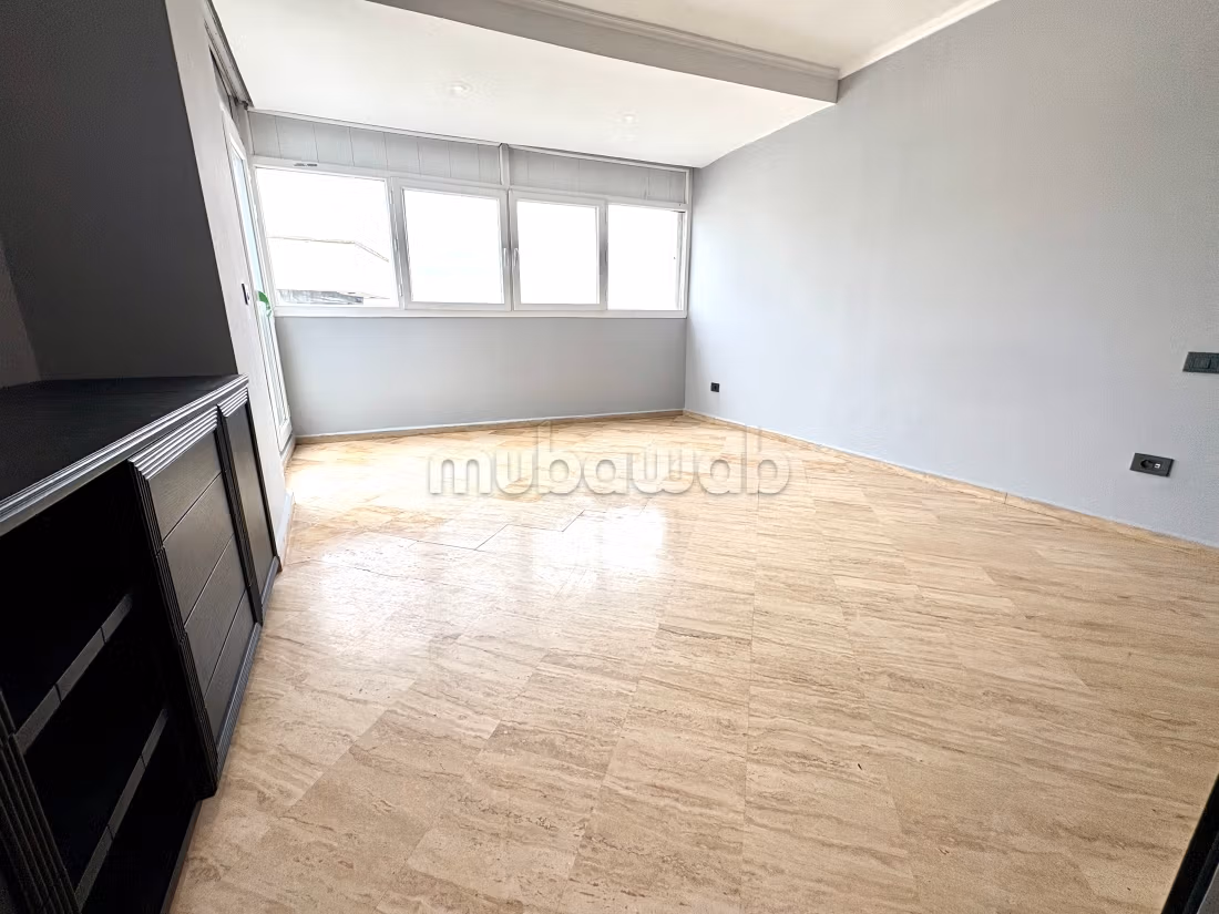 Appartement 3 chambres avec terrasse à 2 pas de Molière,
des commerces et du tramway — 5