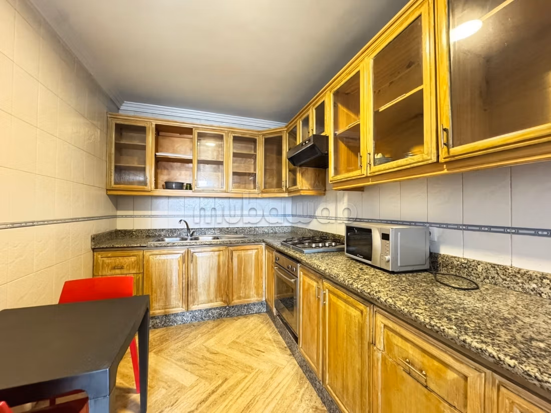 Superbe appartement à louer à Gauthier.
3 belles chambres.
Cheminée et concierge — 2