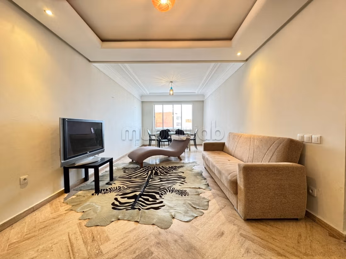 Superbe appartement à louer à Gauthier.
3 belles chambres.
Cheminée et concierge — 6