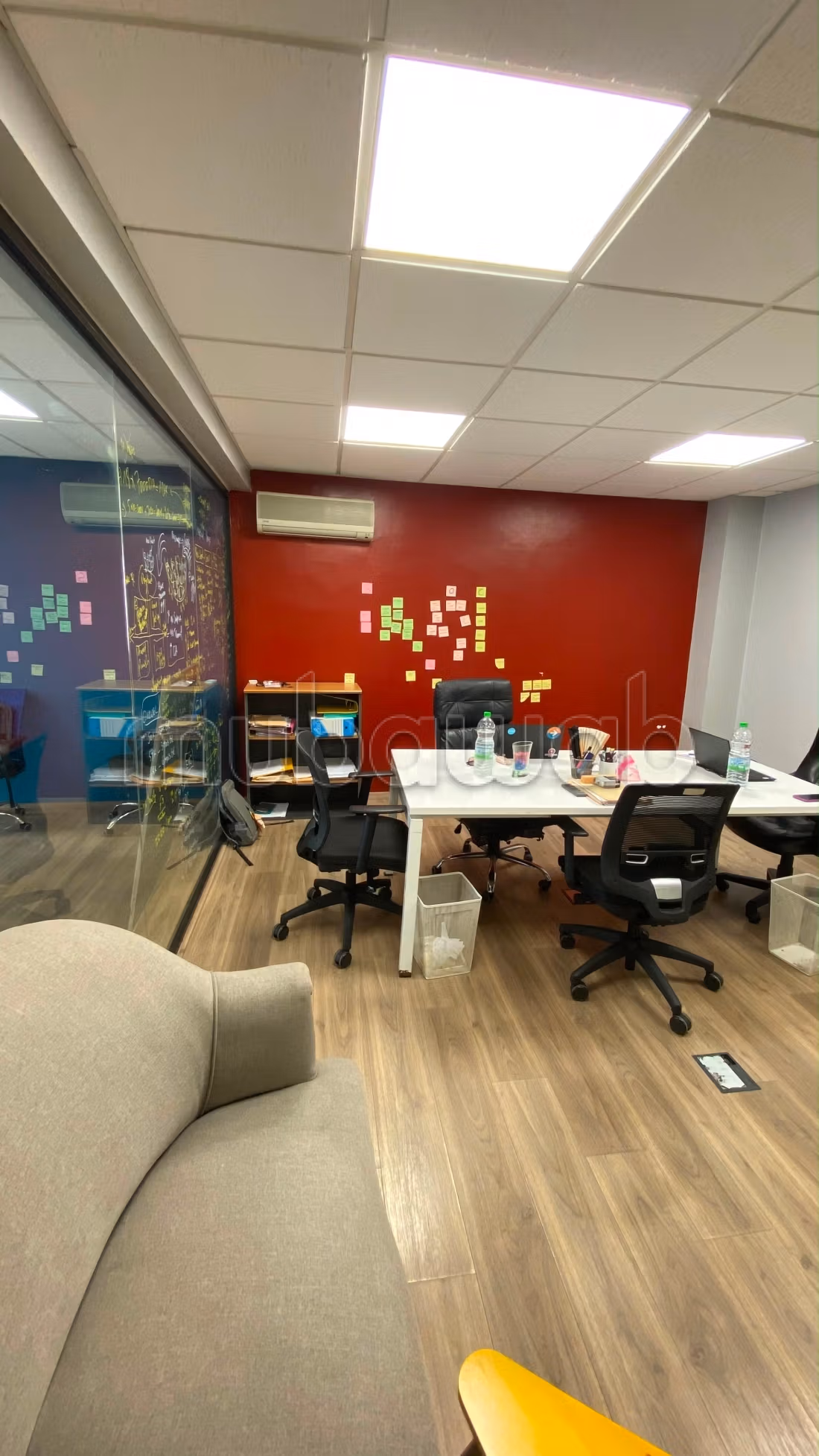 Bureaux en location à Maârif. Superficie 140 m². Système de climatisation