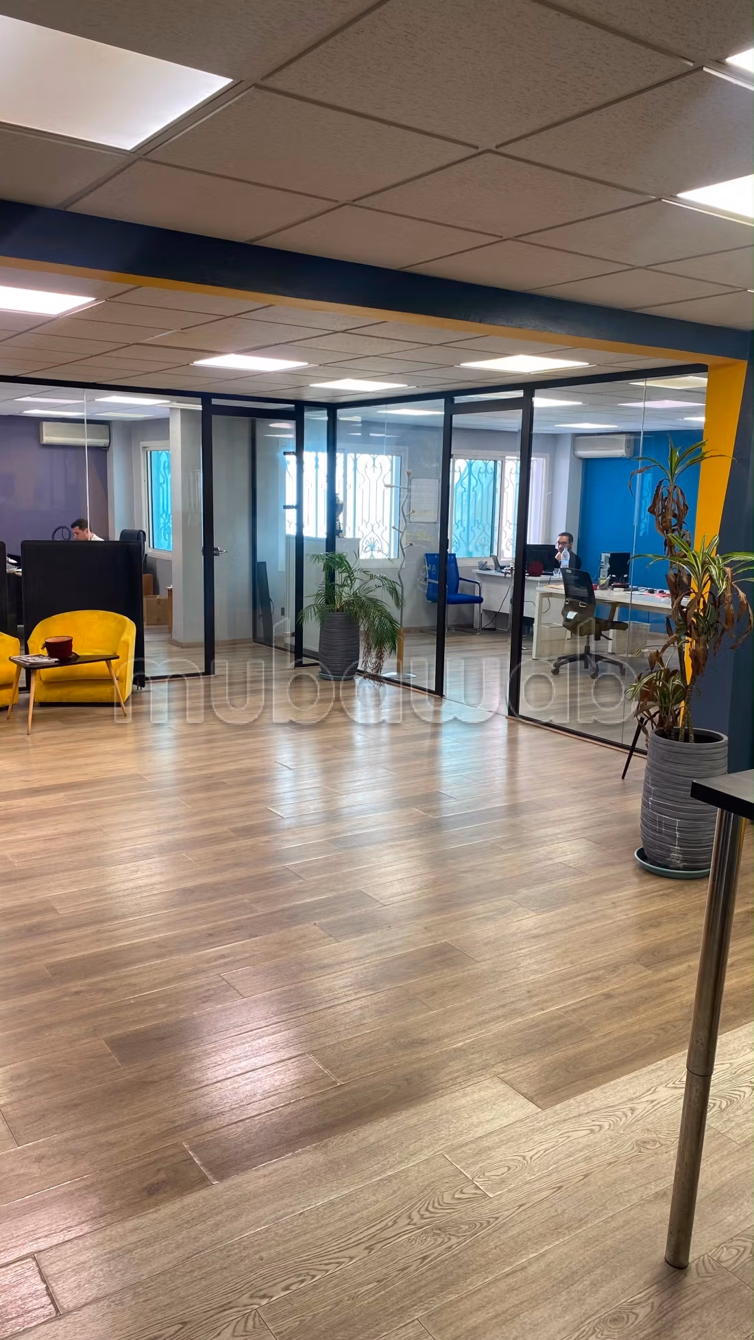Bureaux en location à Maârif. Superficie 140 m². Système de climatisation