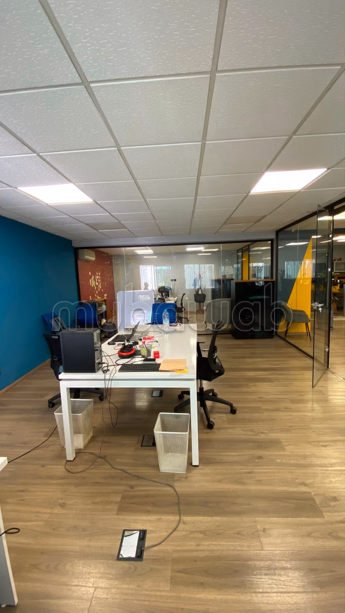 Bureaux en location à Maârif. Superficie 140 m². Système de climatisation