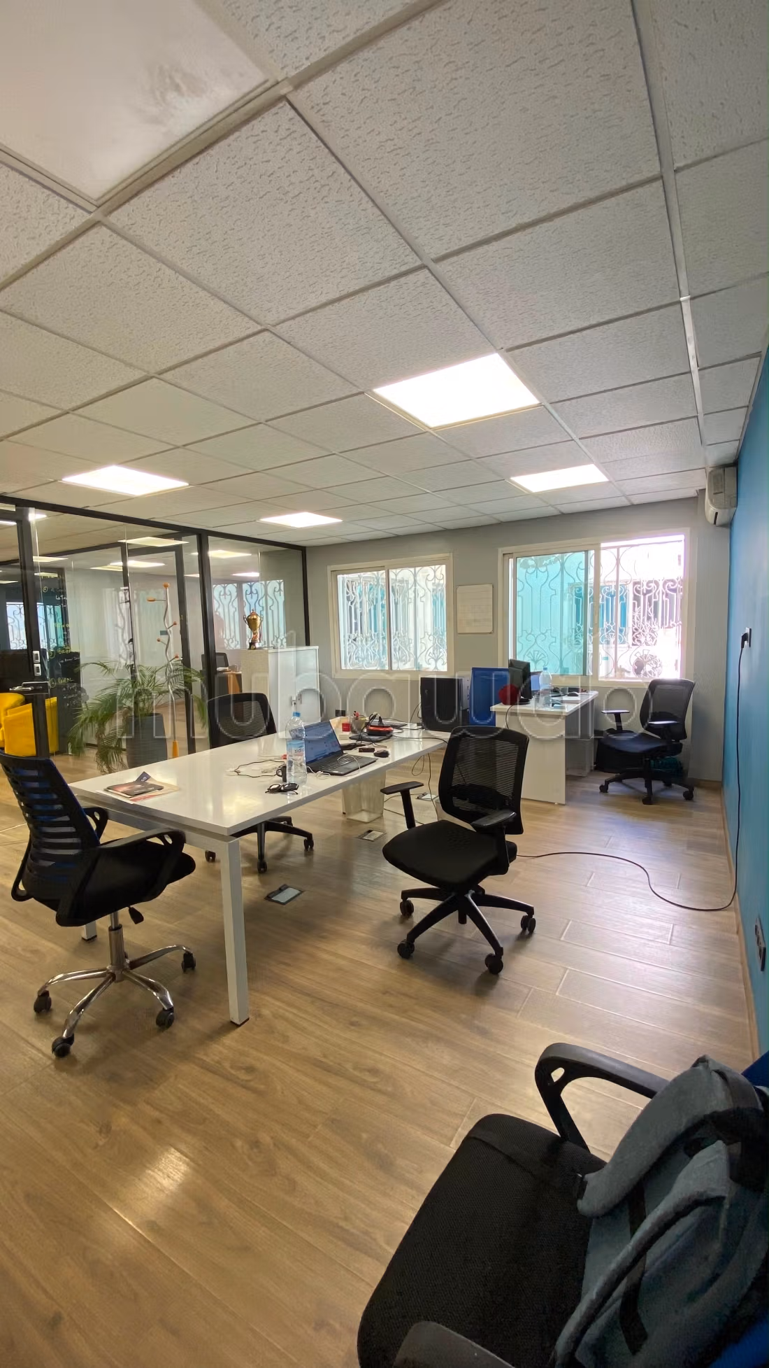 Bureaux en location à Maârif. Superficie 140 m². Système de climatisation