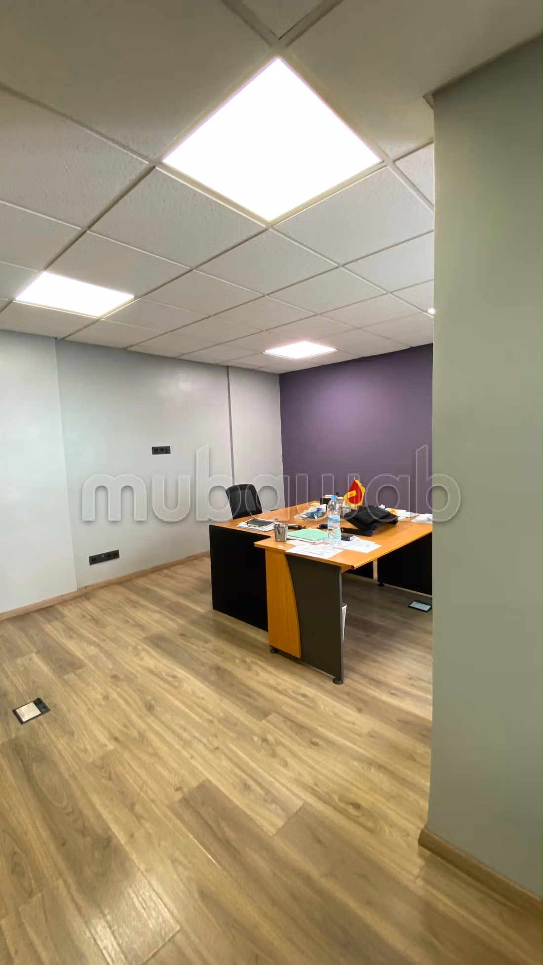Bureaux en location à Maârif. Superficie 140 m². Système de climatisation