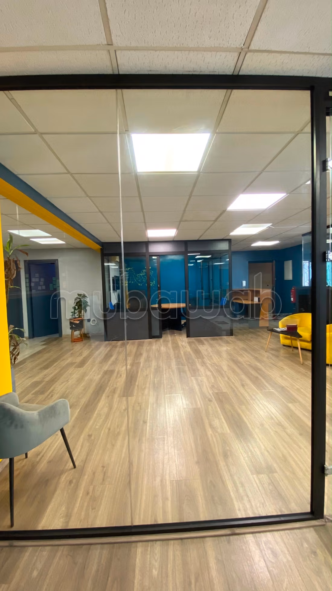 Bureaux en location à Maârif. Superficie 140 m². Système de climatisation