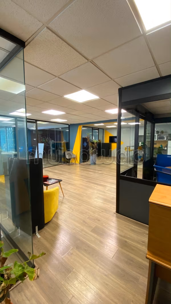 Kantoren te huur in Maârif. Oppervlakte 140 m². Airconditioningsysteem