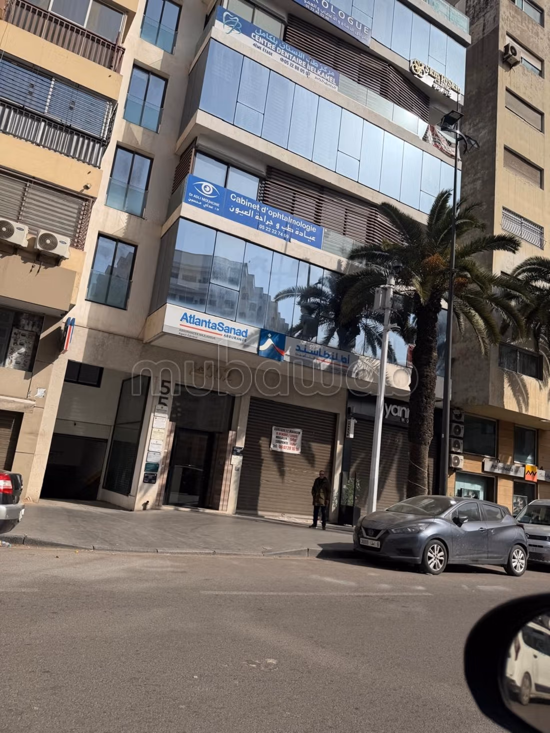 Offices for rent in Bourgogne West. Area 100 m². Elevator